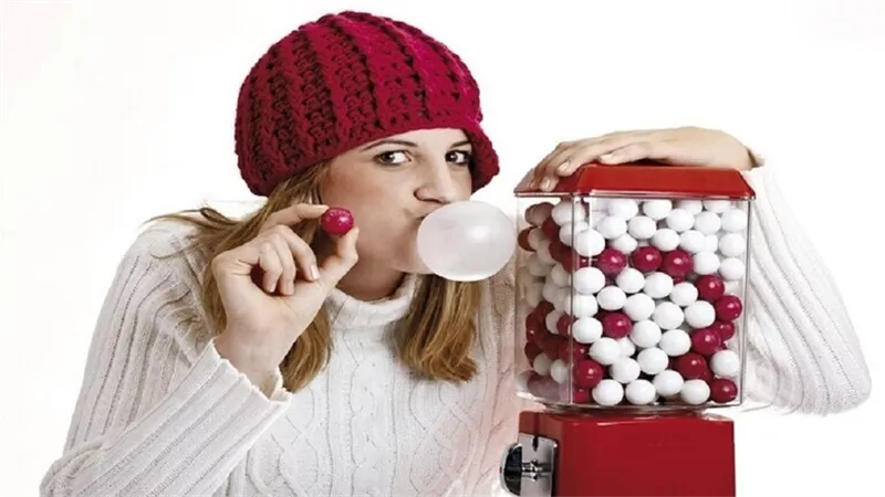 ما أضرار مضغ العلكة أكثر من ثلاث دقائق