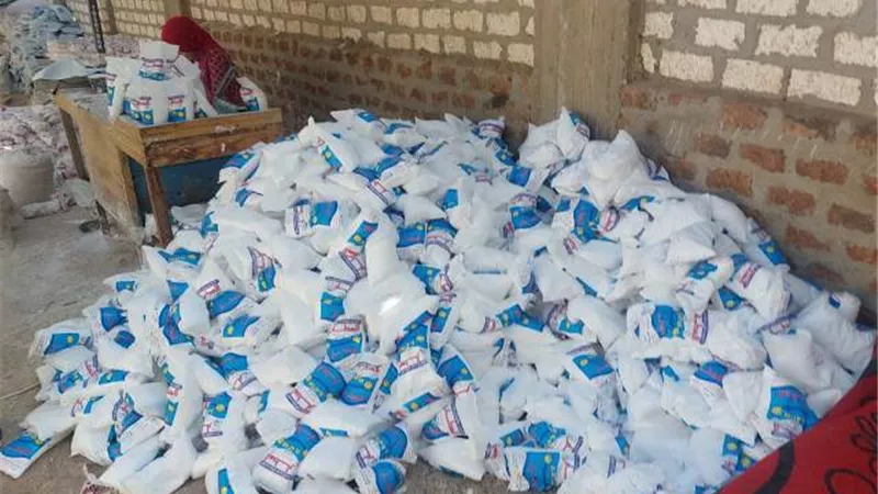 محافظ أسيوط: ضبط 17 طن ملح خشن و1200 زجاجه زيت