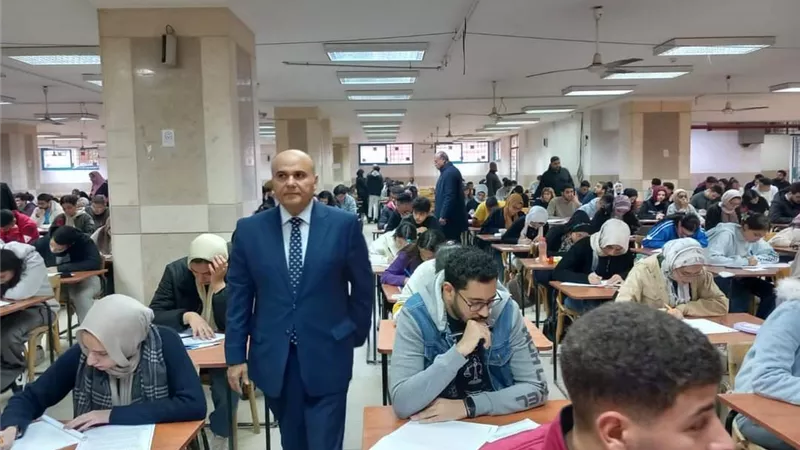انطلاق امتحانات الفصل الدراسى الأول بحقوق عين شمس