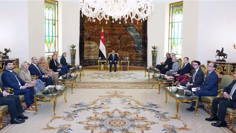 الرئيس يؤكد على ضرورة العمل بجدية على التسوية العادلة للقضية الفلسطينية