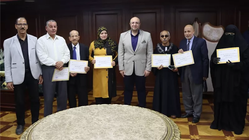 محافظ بنى سويف يُكرّم الفائزين فى المسابقة الدينية