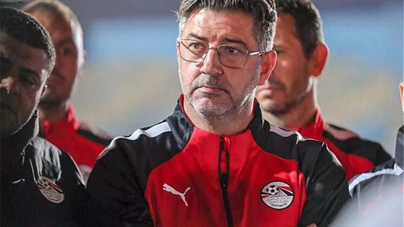 نجم الزمالك السابق يرفض محاسبة فيتوريا قبل خوض أمم أفريقيا