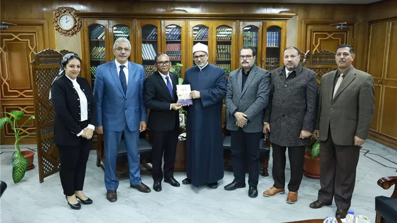 رئيس جامعة الأزهر يبحث مع سفير كمبوديا سبل توطيد التعاون العلمي