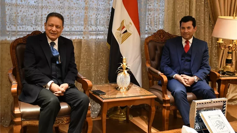 وزير الشباب يبحث التعاون مع رئيس المجلس الأعلى لتنظيم الإعلام