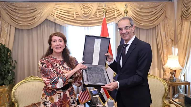 طلعت يدعو الشركات الامريكية للاستثمار بمصر لتصدير خدمات تكنولوجيا المعلومات