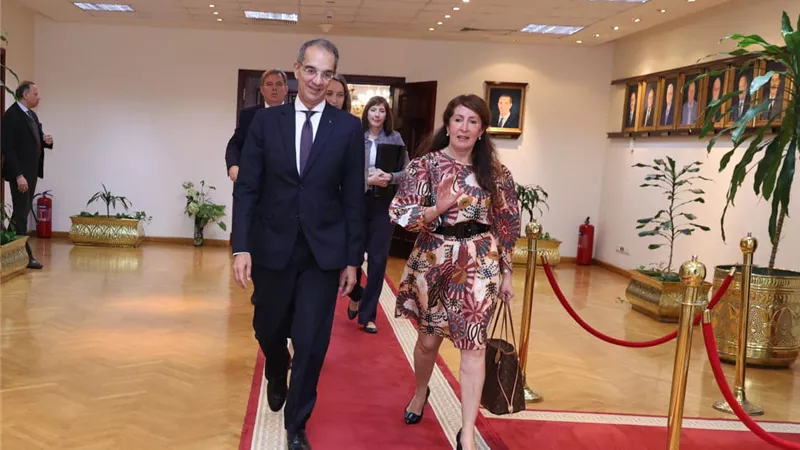 طلعت يدعو السفيرة الامريكية لزيارة جامعة مصر للمعلوماتية