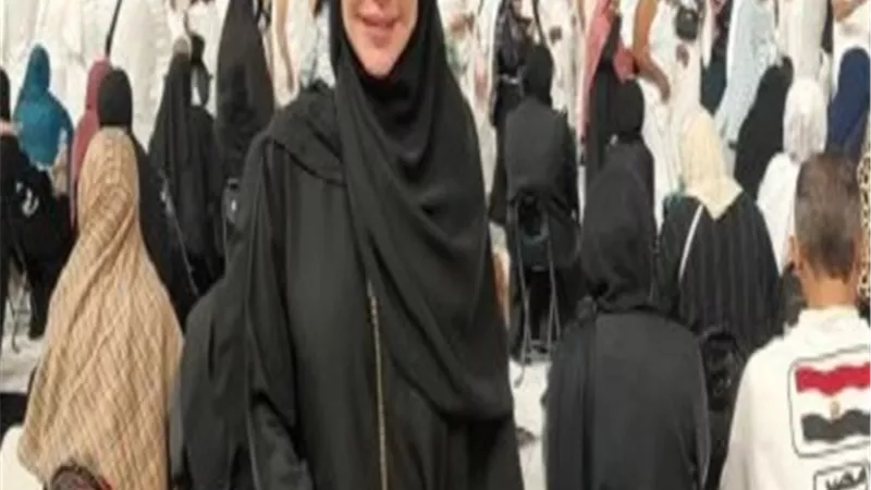إنجي علاء تؤدي مناسك العمرة.. الفترة الماضية كانت صعبة