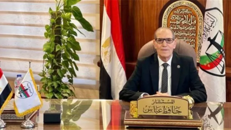 رئيس النيابة الإدارية يهنئ البابا تواضروس بعيد الميلاد المجيد