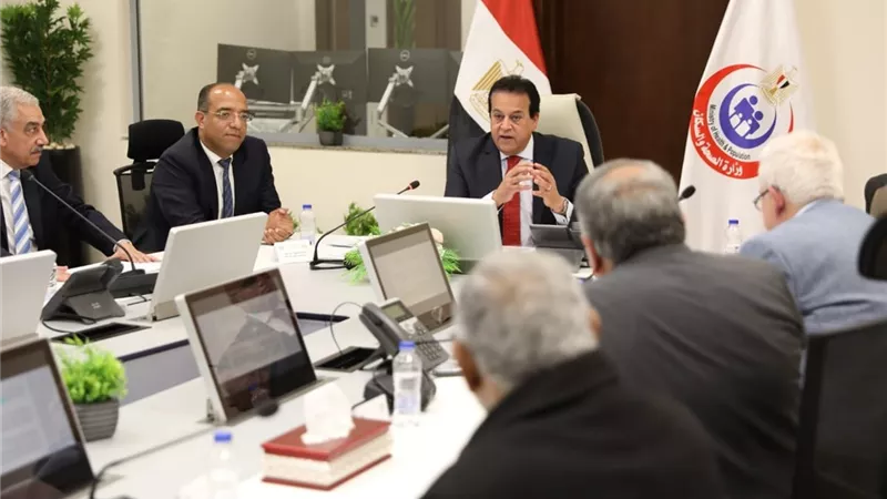 وزير الصحة يوجه بتشكيل لجنة لدراسة قانون إنشاء المنشآت الطبية