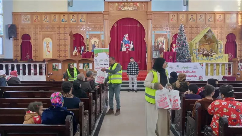 احتفالية كبرى لتوزيع لحوم مجانا ب (4)كنائس فى محافظة أسيوط