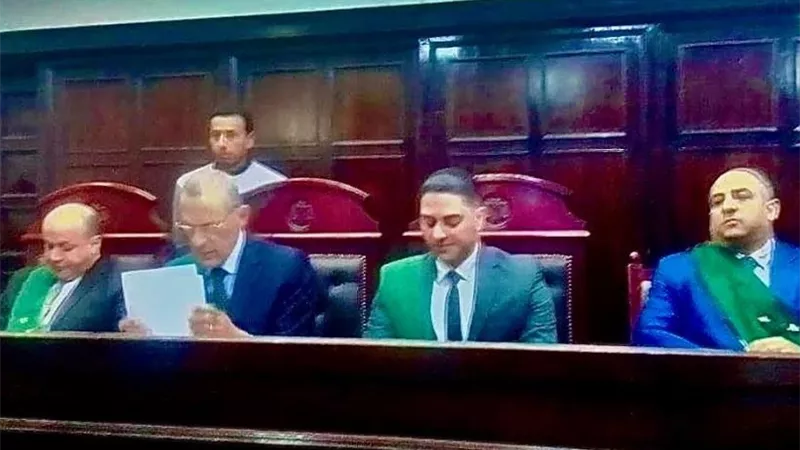 جنايات المنصورة تقرر براءة متهمين وحبس الضابط