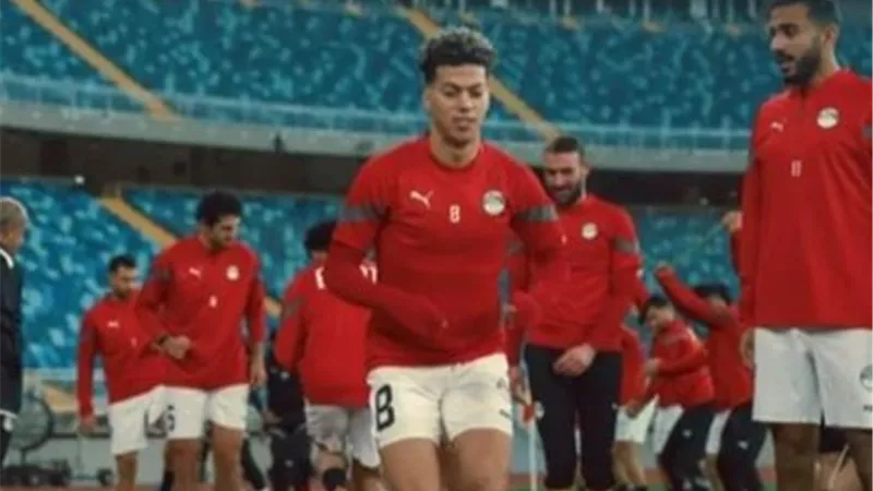 عاشور يغازل كهربا فى تدريبات المنتخب ورسالة تحذيرية له من الأهلي