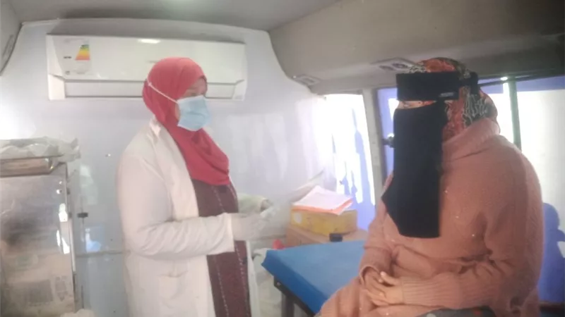 الكشف و العلاج على ١٤٠٦ مريضا بقرية مهدى الاخرم ببنى سويف