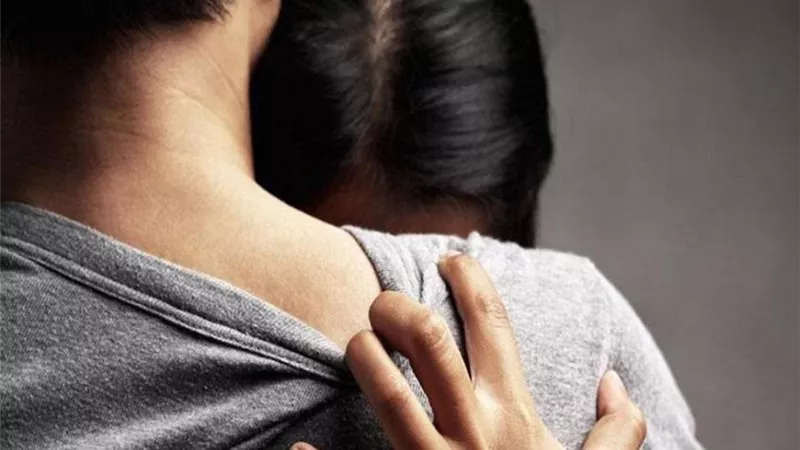 6 مظاهر للتعلق العاطفى الغير صحي..تعرف عليهم