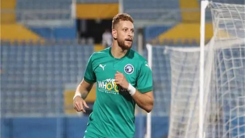 إصابة فخر الدين بن يوسف لاعب المصرى بكسر فى عظام اليد اليمنى