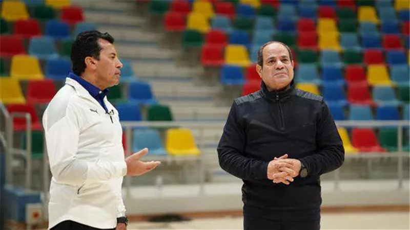 الرئيس السيسي يتفقد تدريبات منتخب مصر لكرة القدم بإستاد المدينة الأولمبية بالعاصمة الإدارية