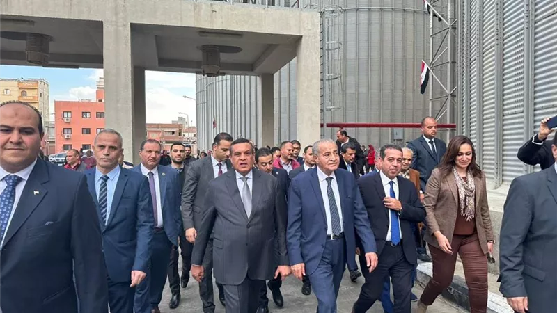 وزيرا التموين والتنمية المحلية يتفقدان صومعة دمنهور