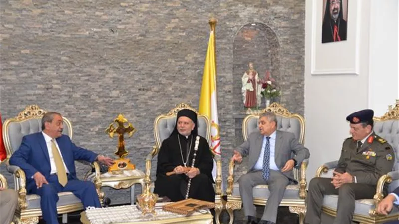 محافظ الإسماعيلية يزور الكنائس للتهنئة بعيد الميلاد المجيد..صور