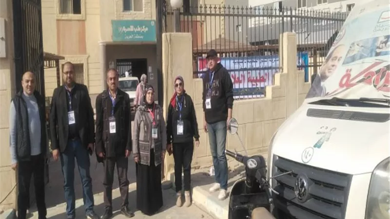 كشف وعلاج ١٢٤٣ مواطن بالعبور.. بالمجان