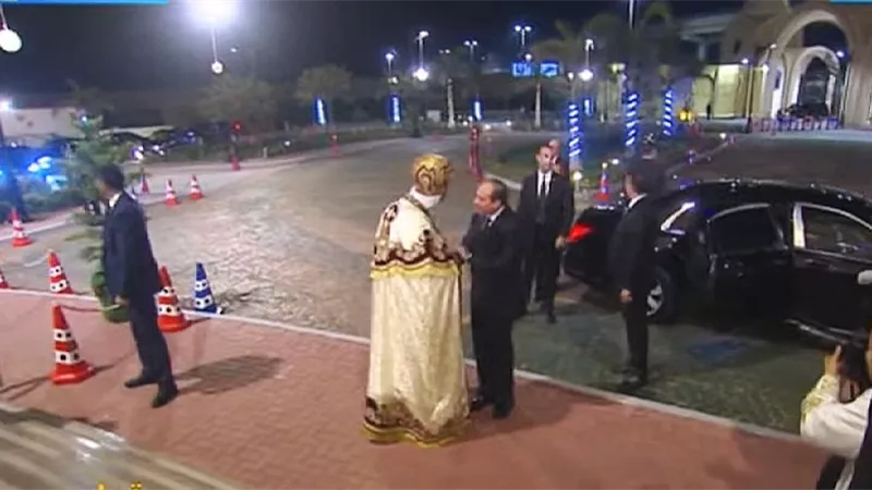الرئيس يصل كاتدرائية ميلاد المسيح لتقديم التهنئة بعيد الميلاد المجيد
