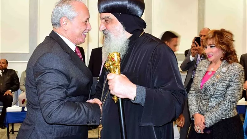 محافظ الأقصر يزور الكنائس لتقديم التهانى بعيد الميلاد المجيد