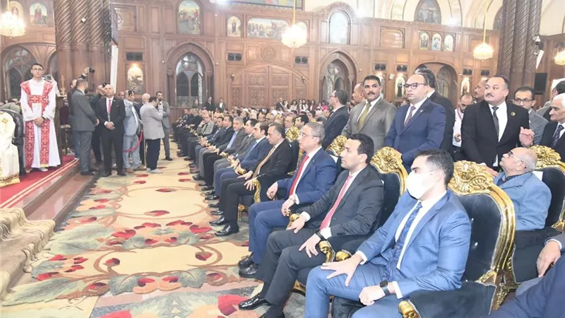 محافظ الفيوم يزور الكنائس لتقديم التهنئة للإخوة الأقباط