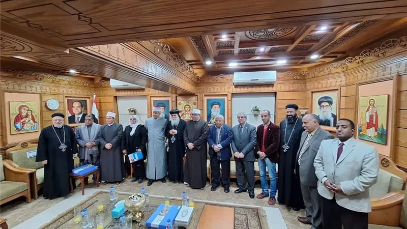 المنيا الأزهرية والوعظ يقدمون التهنئة للاقباط