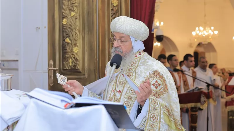 الأنبا يواقيم يترأس قداس عيدالميلاد المجيد بكنيسة العذراء فى اسنا