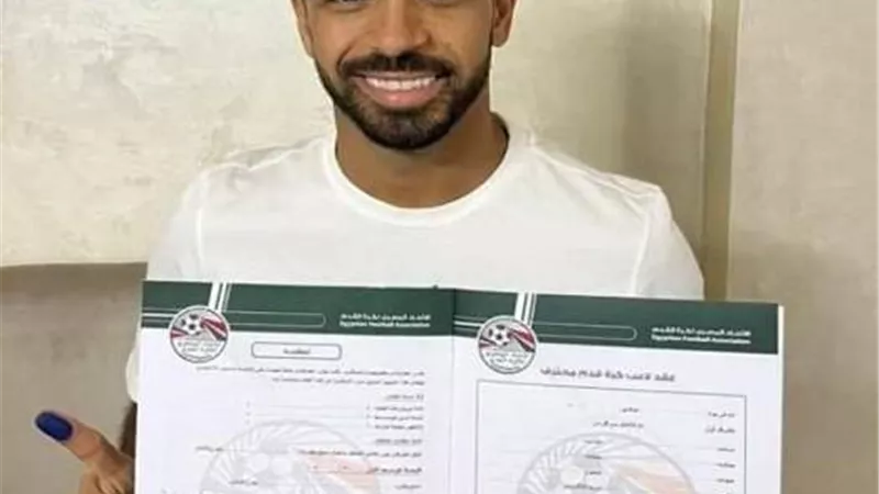 الصورة تعرض لأول مرة .. قفشة : جددت للاهلى على بياض والاعلام لم يصدق وقتها