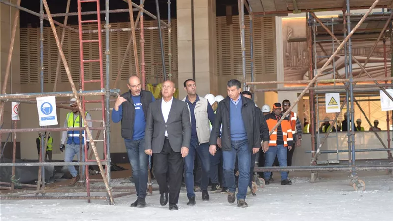 وزير النقل يتابع التقدم في معدلات تنفيذ الخط الاول من شبكة القطار الكهربائي
