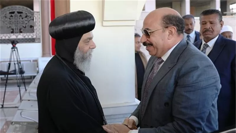 جولة لمحافظ أسوان على الكنائس يقدم التهنئة بمناسبة عيد الميلاد