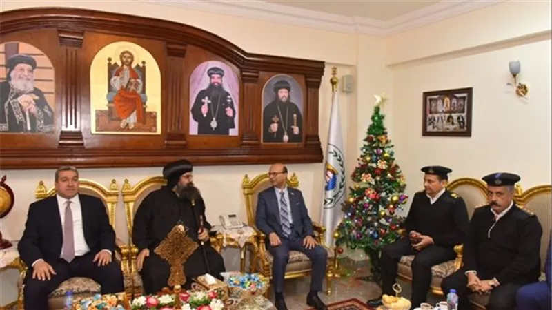 رئيس جامعة أسيوط يزور عدداً من الكنائس للتهنئة بعيد الميلاد المجيد