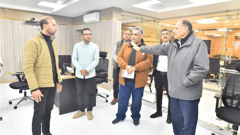 وزارة التنمية المحلية تكرم مدير مركز سيطرة الشبكة الوطنية بأسيوط