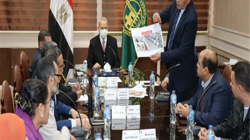 للتسهيل على المواطنين..محافظ القليوبية يناقش إنشاء مركز خدمات مصر