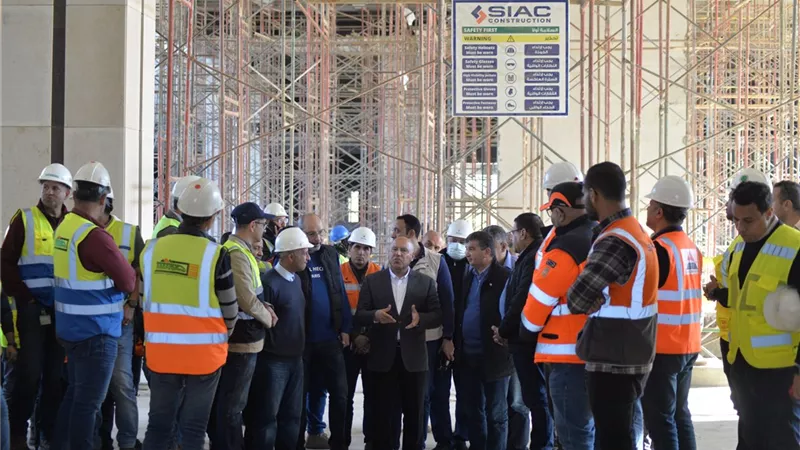 وزير النقل يتابع تنفيذ مشروع الخط الاول من شبكة القطار الكهربائي