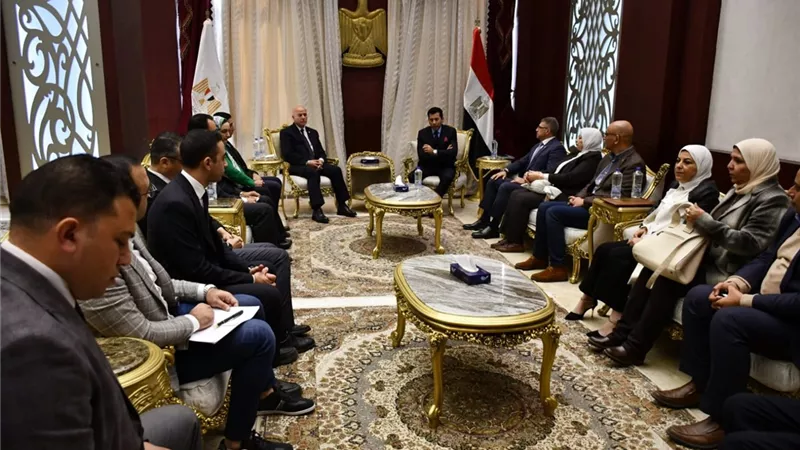 وزير الشباب يبحث تطوير المنشآت الرياضية والشبابية بالمحافظات