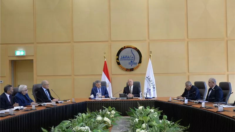 اجتماع ثلاثى لوزير النقل ورئيس هيئة قناة السويس واتحاد الصناعات