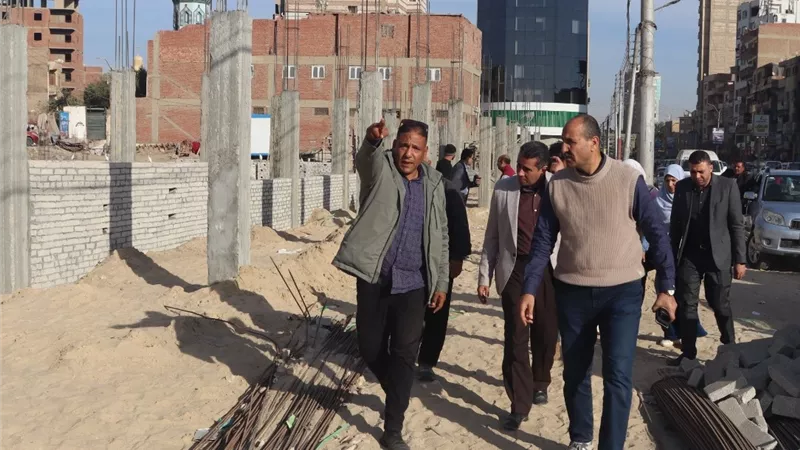 متابعة الموقف التنفيذي لمشروع تطوير سوق الدهشوري ببنى سويف