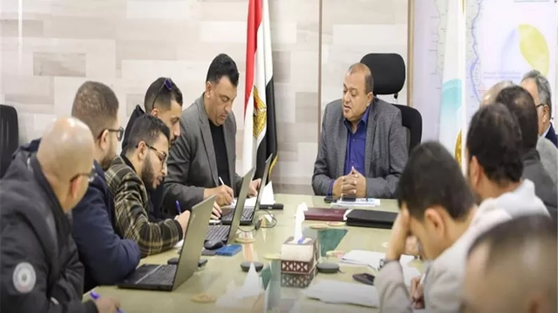 رئيس مياه المنيا يتابع نسب تنفيذ محطات مياه حياة كريمة