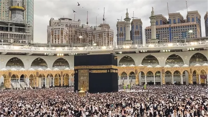 السعودية تطلق مشروعات بقيمة 5 مليارات ريال لتطوير المشاعر المقدسة