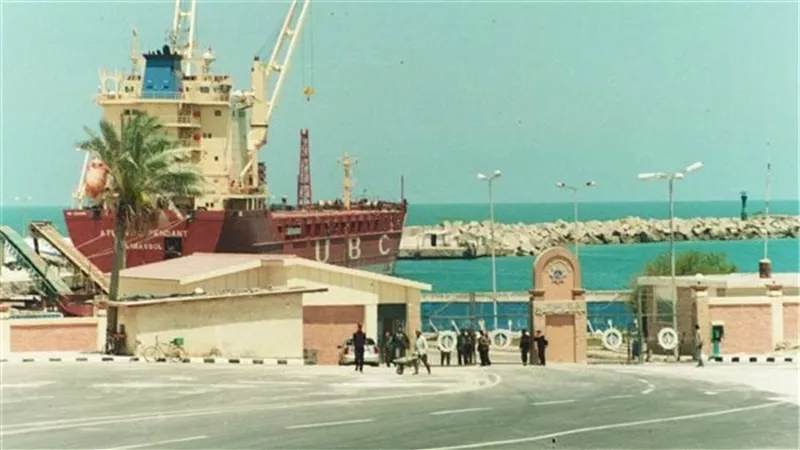 وصول 185 طن بطاطين وملابس عبر موانيء البحر الأحمر