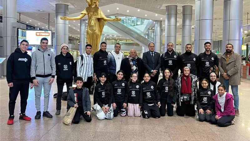 رئيس الاتحاد ونائب وزير الشباب فى استقبال ابطال الفراعنة بالمطار