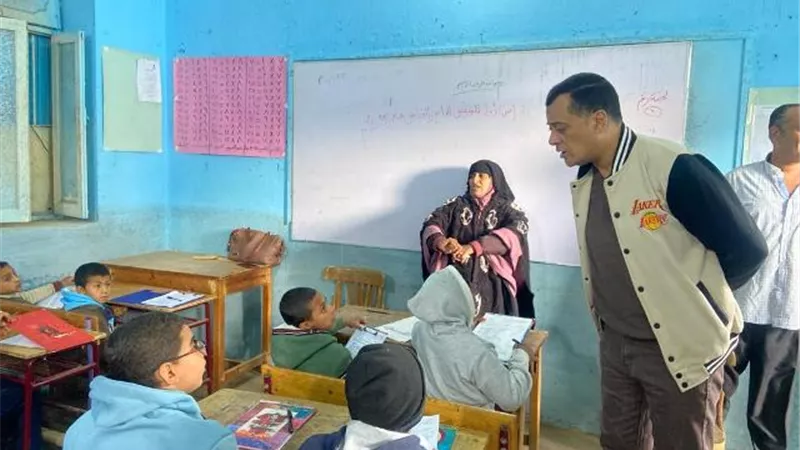 وكيل وزارة التعليم بقنا يتفقد امتحانات الصفين الرابع و الخامس