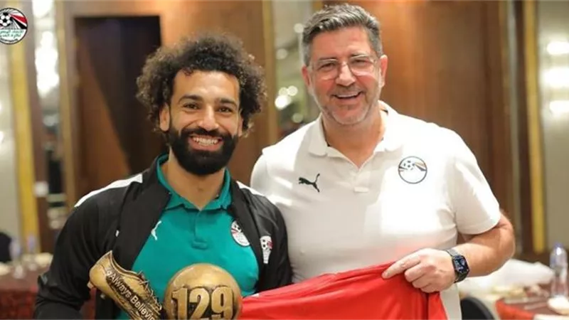 فيتوريا: وجود صلاح يساهم في تطوير منتخب مصر