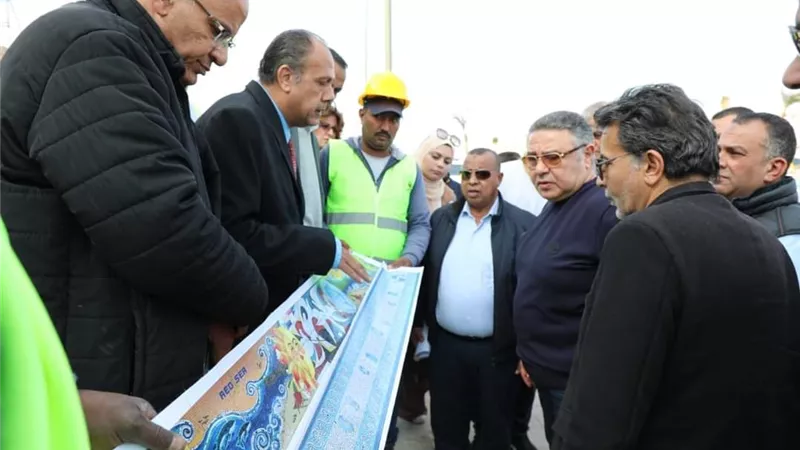محافظ البحر الاحمر يتفقد الاعمال الانشائية بطريق المطار