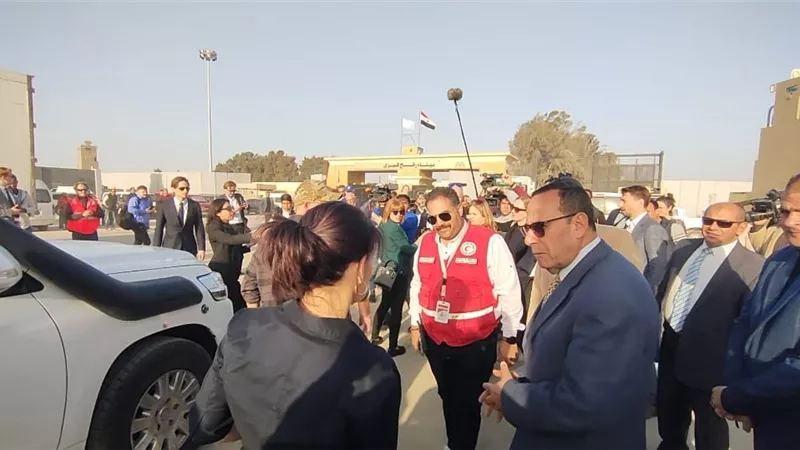 وزيرة الخارجية الألمانية تزور معبر رفح البري بشمال سيناء
