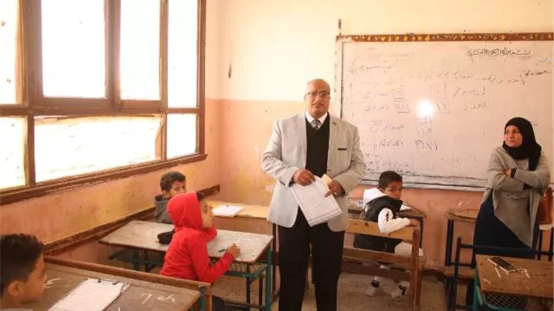 وكيل الوزارة ببنى سويف يطمئن على سير امتحانات نصف العام
