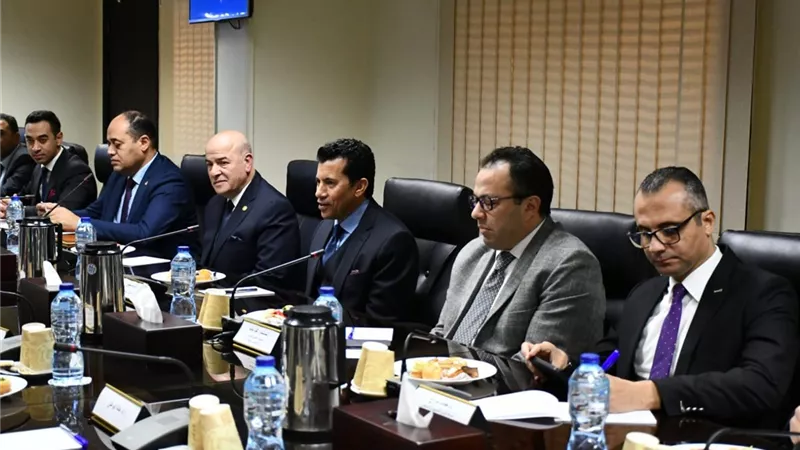 وزير الشباب يتابع مشروع حساب مساهمة الرياضة في الناتج المحلي