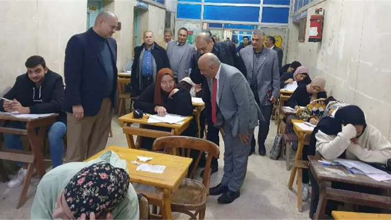 نائب رئيس جامعة الزقازيق يتفقدسير أعمال الامتحانات بالزراعة