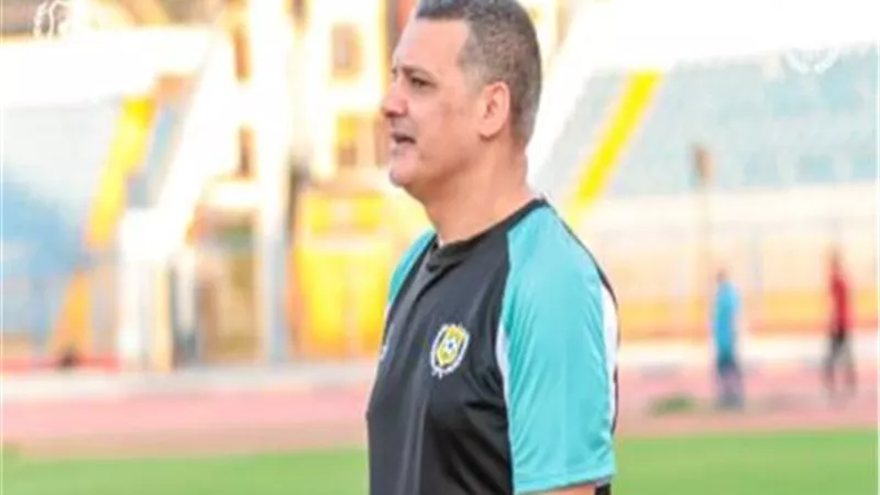 الإسماعيلي يعلن سفر إيهاب جلال لأمريكا لحضور دورة تدريبية